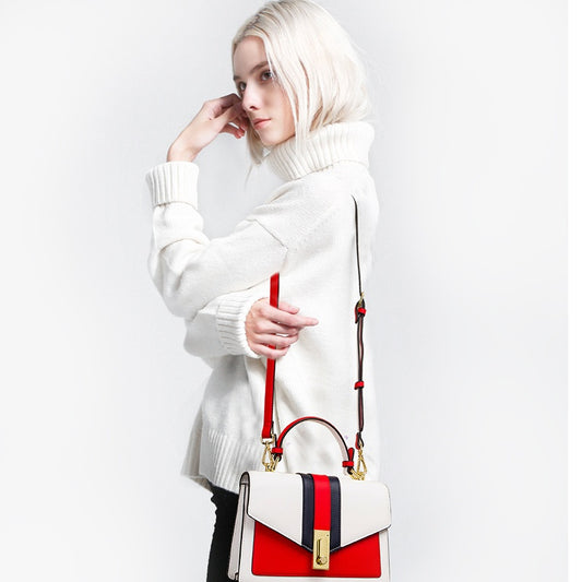 ™ Elegant axelväska med flerfärgad design