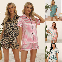 ™Satängpyjamaset för kvinnor med kortärmad topp och shorts – Komfort och lyx i ett
