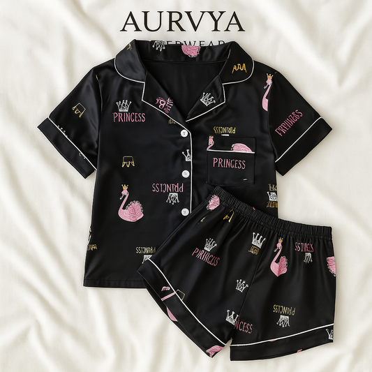 ™Satin Prinsesspyjamas – Kortärmat set med krage och shorts