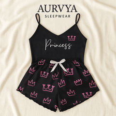 ™Svart satinpyjamas “Princess” med rosa 
