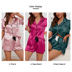 ™Satinknäppt pyjamas “Sweet Heart” – Fuchsia med svarta detaljer 