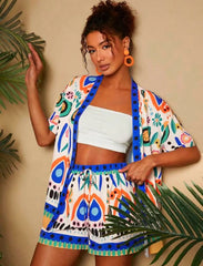 ™Exotiskt sommarset – Mönstrad skjorta och shorts i satin-look