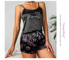 ™Svart satinpyjamas “Princess” med rosa 