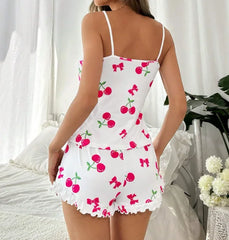 ™Rosa pyjamas “Cherry Cutie” – Satin-look med körsbärstryck