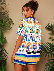 ™Exotiskt sommarset – Mönstrad skjorta och shorts i satin-look