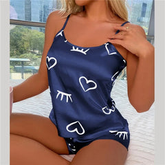 ™Satinpyjamas “Dream Eyes” – Mörkblå med ögon och hjärtan