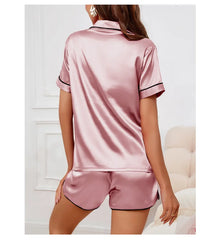 ™Satinknäppt pyjamas “Sweet Heart” – Fuchsia med svarta detaljer 