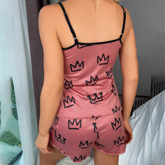 ™Satinpyjamas “Royal Mood” – Rosa med krontryck