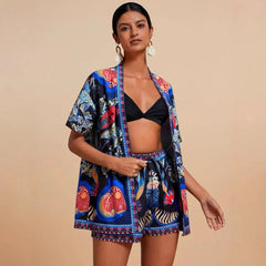 ™Exotiskt sommarset – Mönstrad skjorta och shorts i satin-look